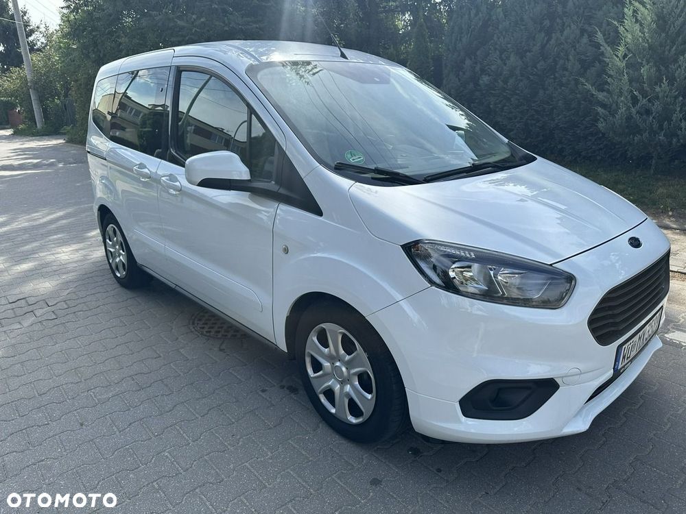 Ford Transit Courier - 12