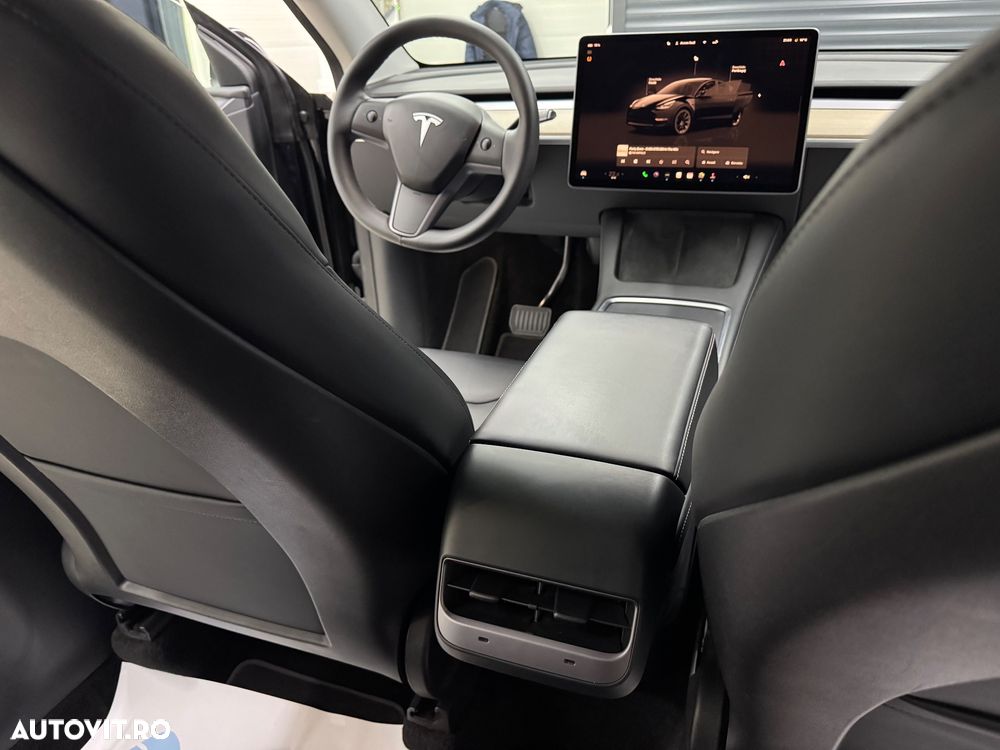 Tesla Model Y Long Range Dual Motor AWD - 14