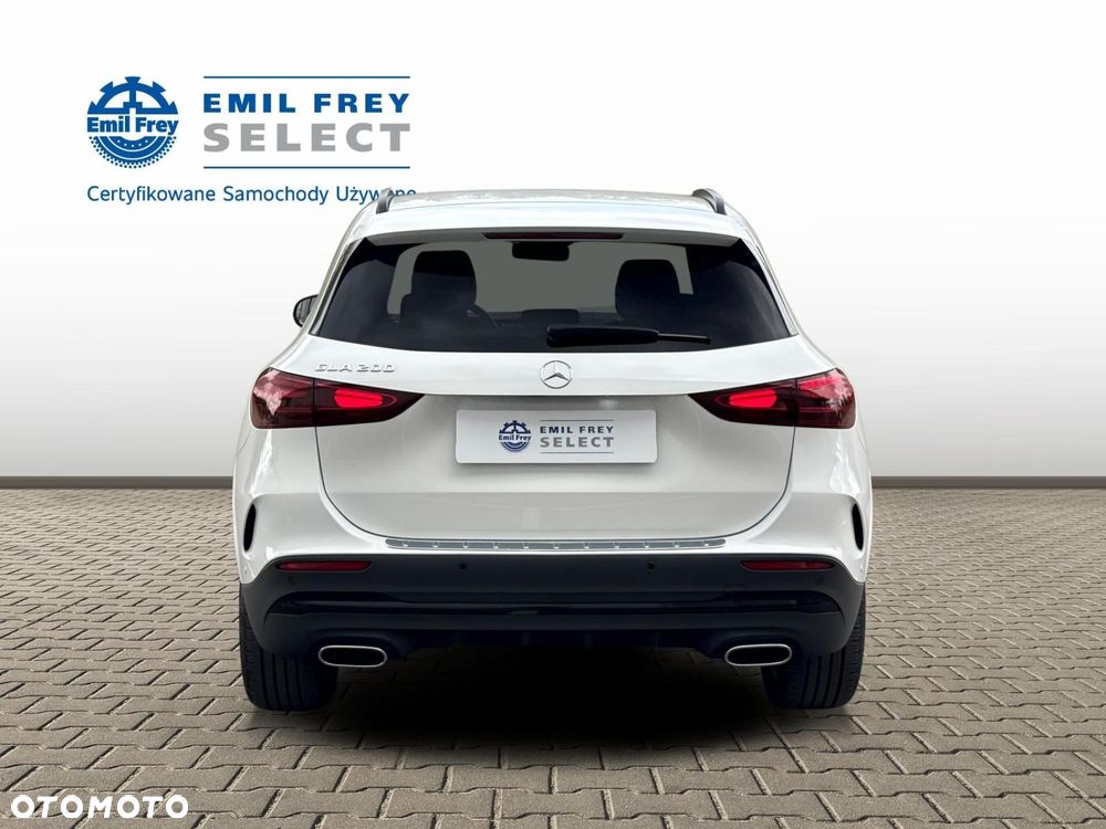 Mercedes-Benz GLA - 5