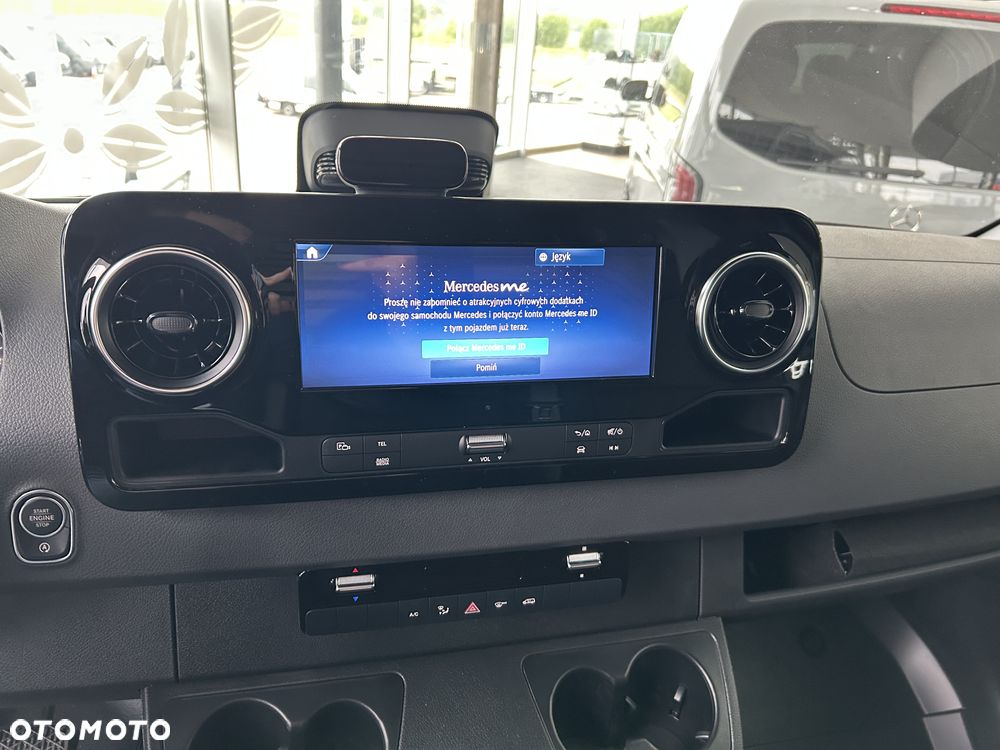 Mercedes-Benz Sprinter - 13