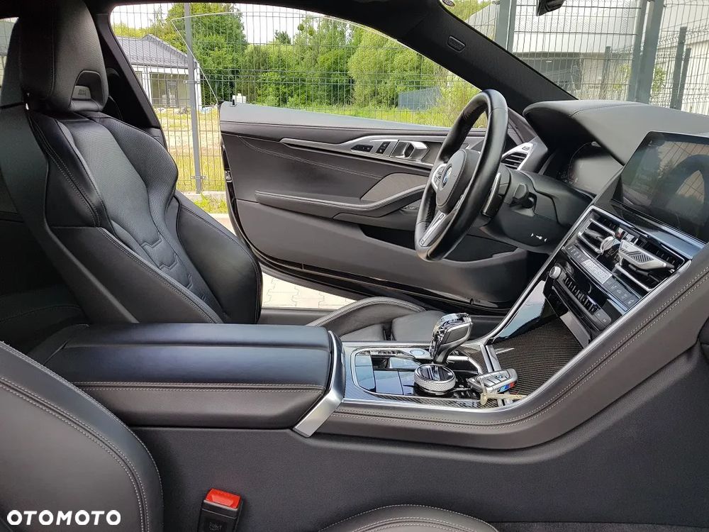 BMW Seria 8 - 26
