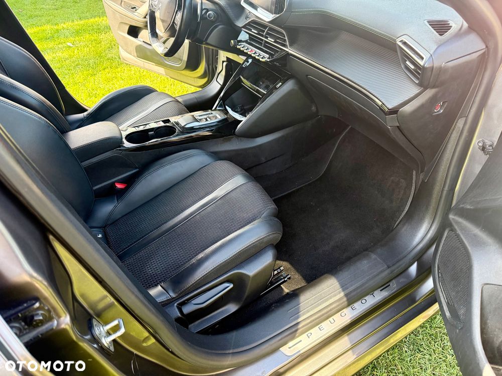 Peugeot 208 PureTech 130 EAT8 GT - 15