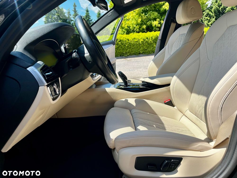 BMW Seria 5 ver-530e - 13