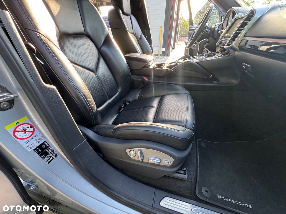 Porsche Cayenne - 6