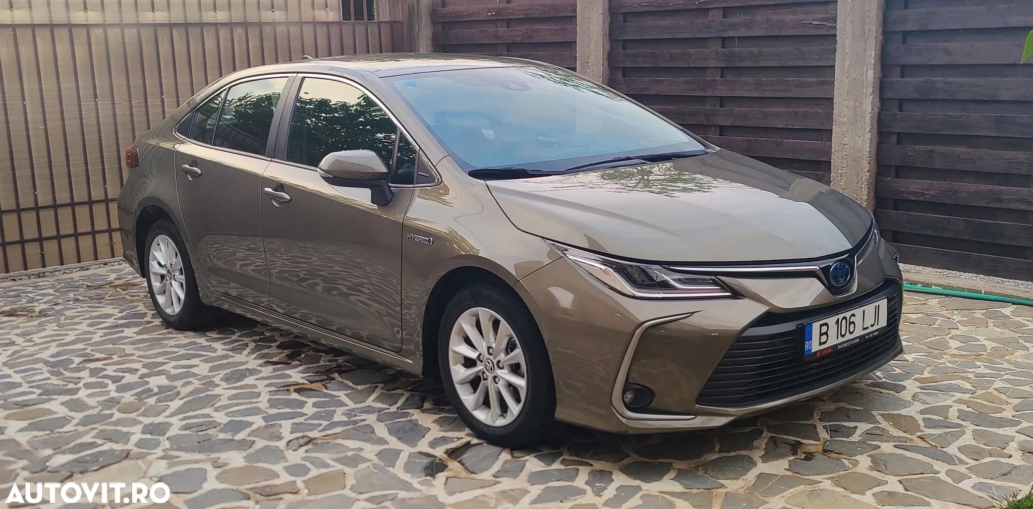 Toyota Corolla 1.8 HSD Dynamic - 1