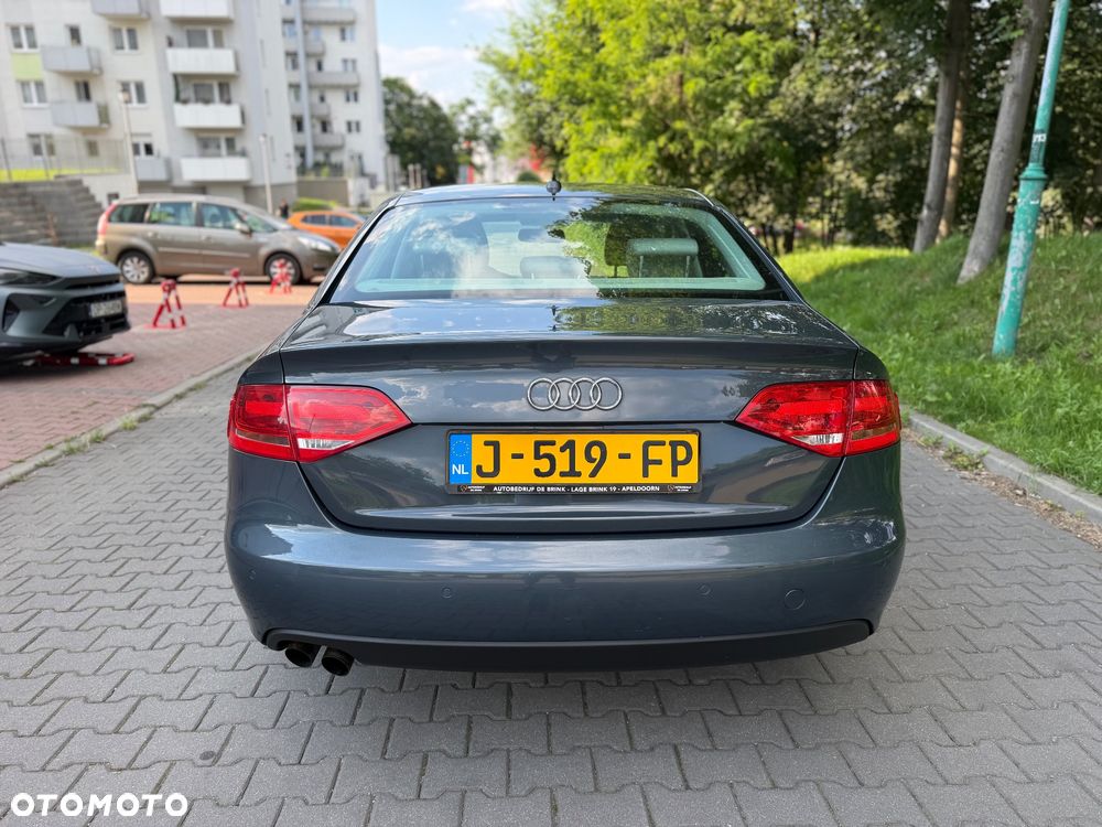 Audi A4 Limousine - 8