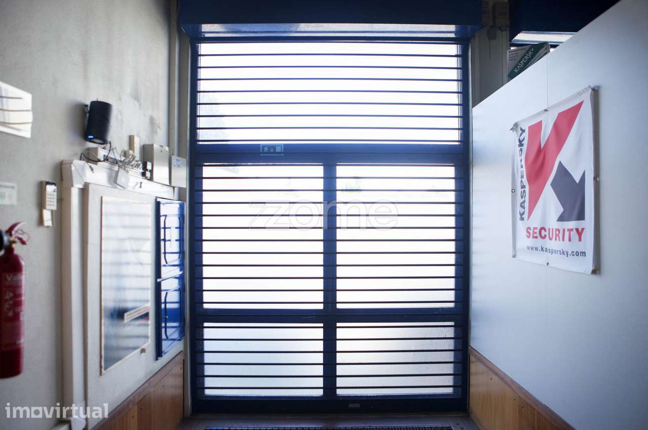 Espaço comercial para venda em Mafamude, Vila Nova de Gaia - Grande imagem: 3/21