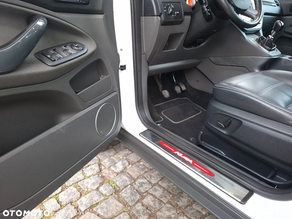 Ford Kuga 2.5 4x4 Individual - 26