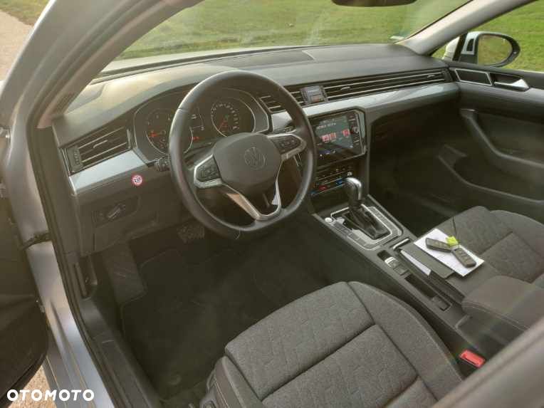 Volkswagen Passat Variant 2.0 TDI SCR DSG BlueMotion Comfortline - 11