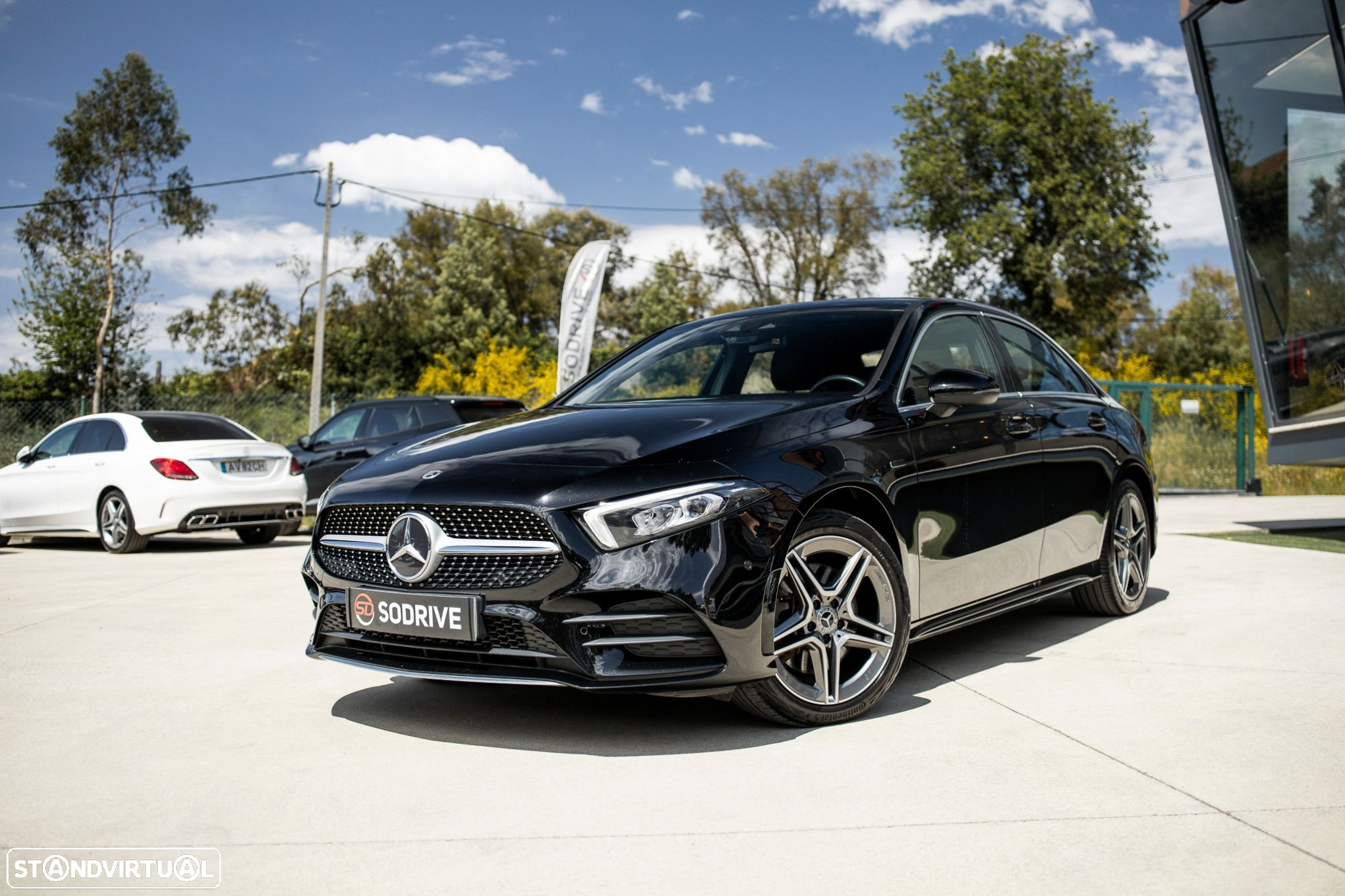 Mercedes-Benz A 250 Limousine e AMG Line - 4