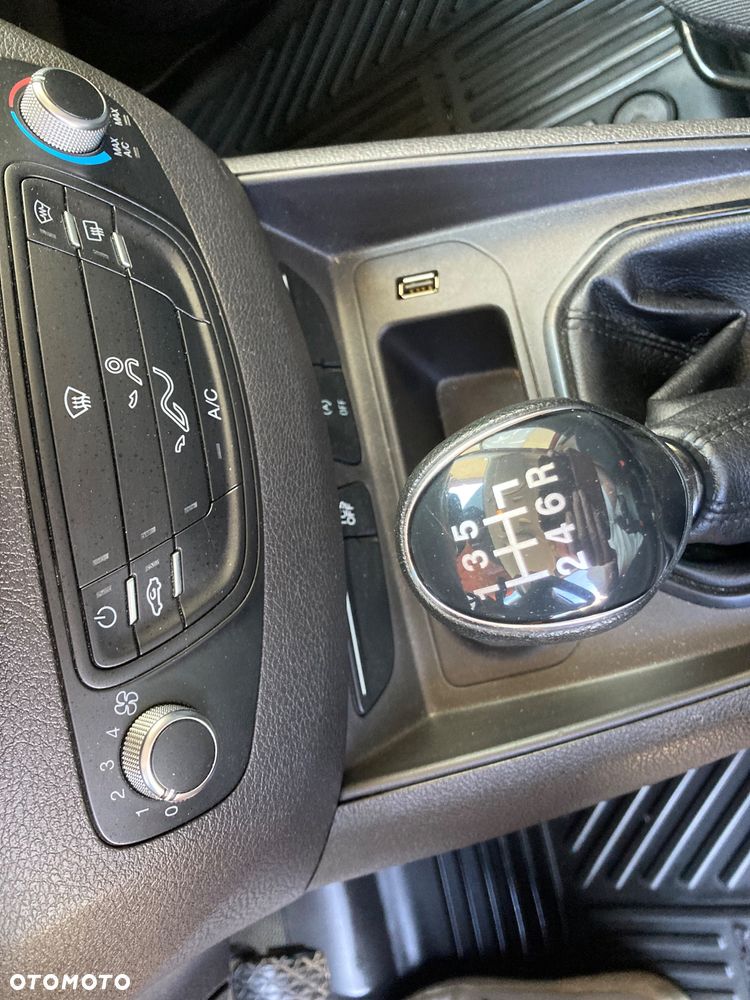 Ford Transit Courier Ambiente - 26