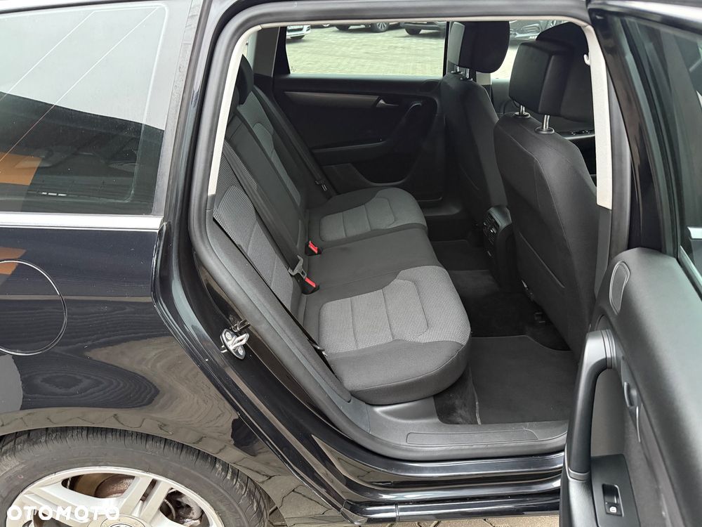 Volkswagen Passat 2.0 TDI BlueMotion Technology Exclusive - 27