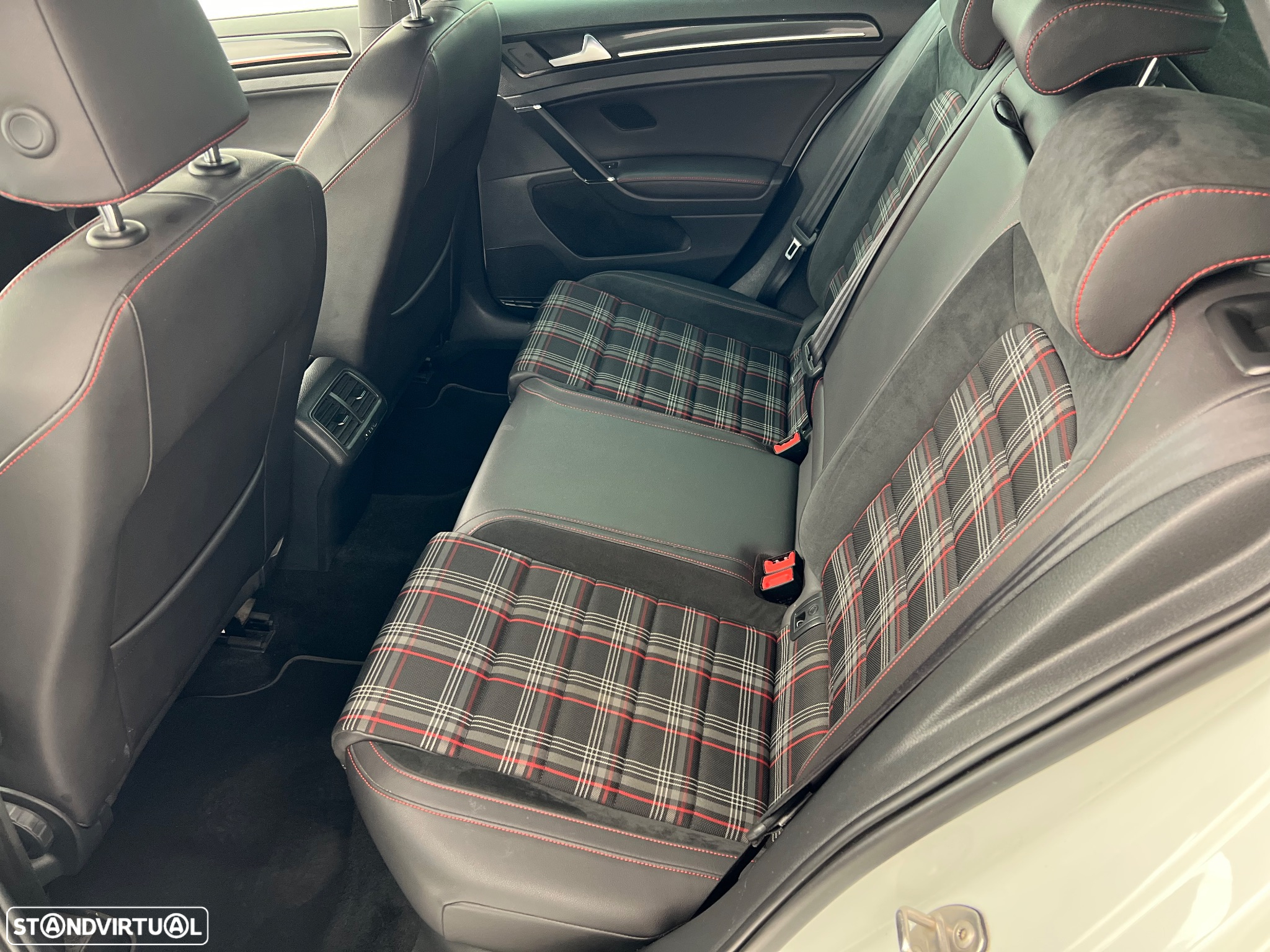 VW Golf 2.0 TSi GTi - 32