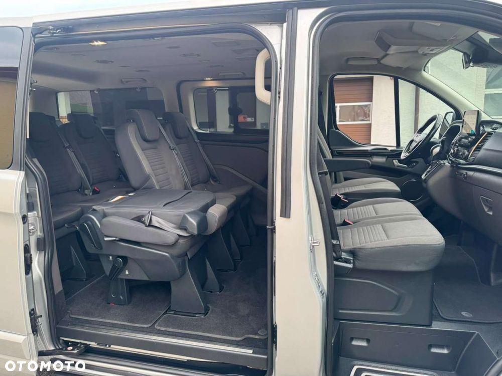 Ford Tourneo Custom - 32