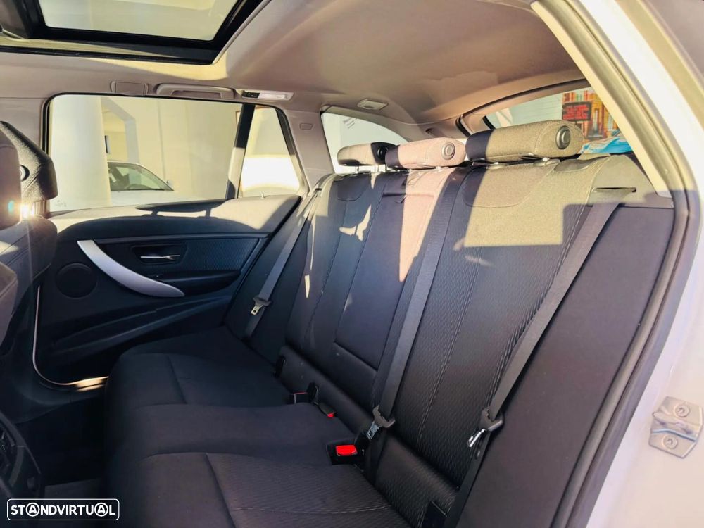 BMW 320 d Sport Line - 47