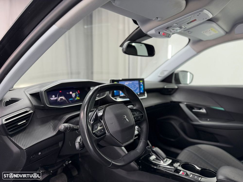 Peugeot e-2008 Allure - 17