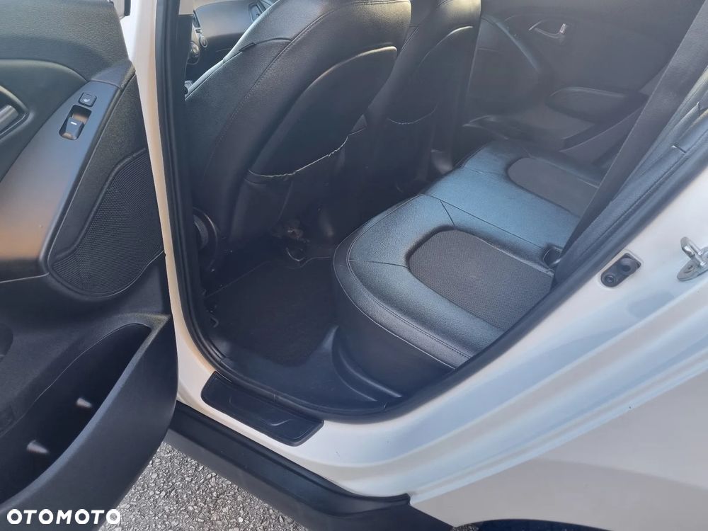 Hyundai ix35 1.7 CRDi 2WD blue Finale Gold - 21