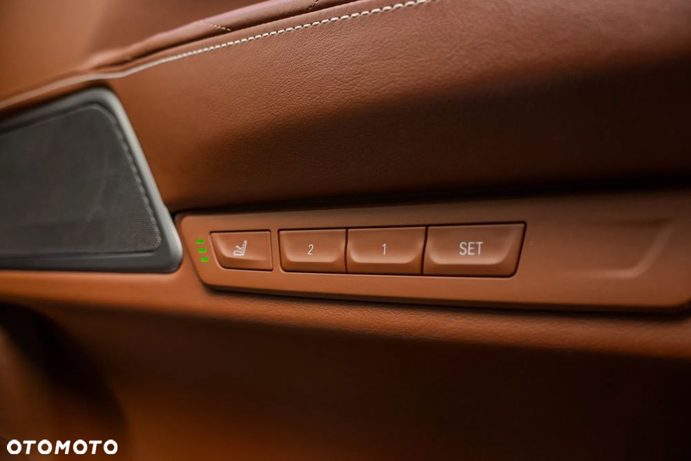 BMW Seria 7 750i xDrive - 21