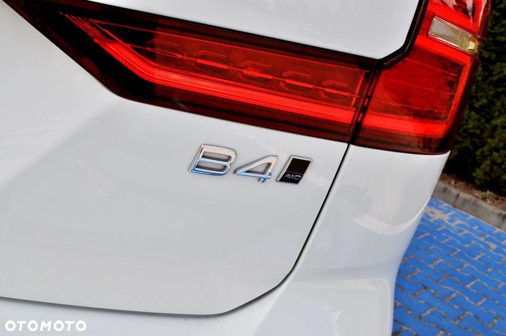 Volvo V60 Cross Country B4 D AWD Plus - 18