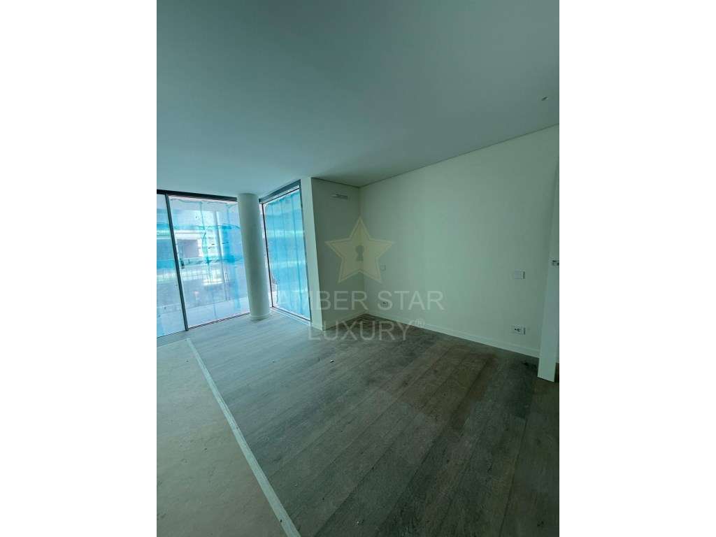 Espaçoso Apartamento de 2 Quartos com Amplo Terraço - Grande imagem: 3/19