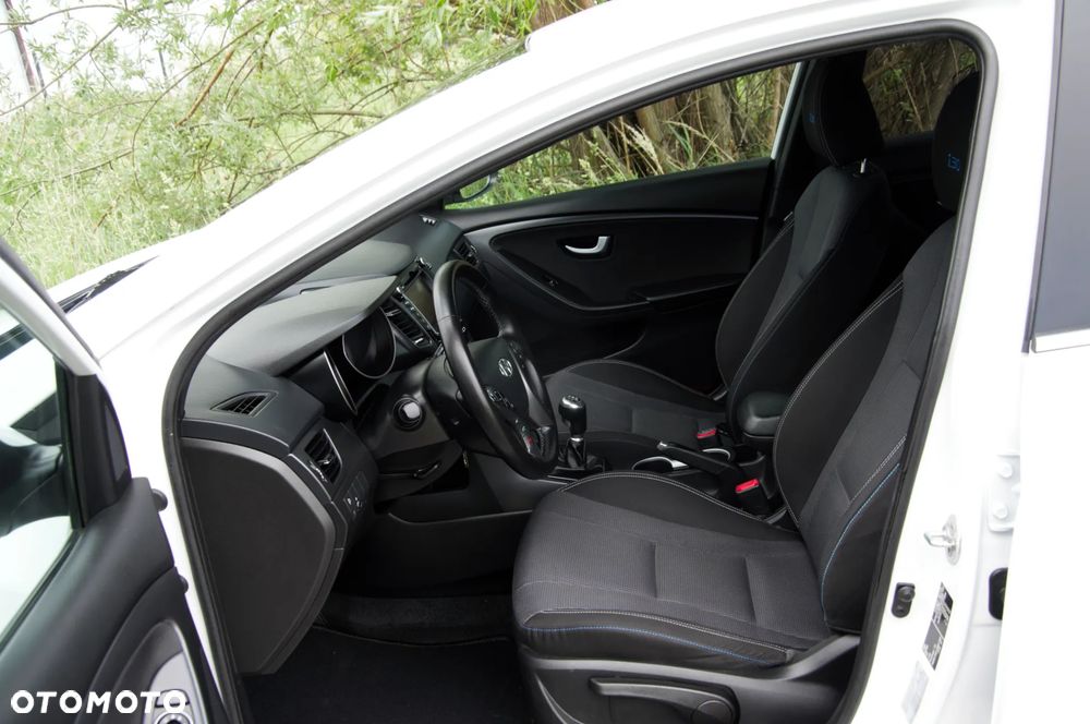 Hyundai i30 blue 1.6 GDI Passion - 20
