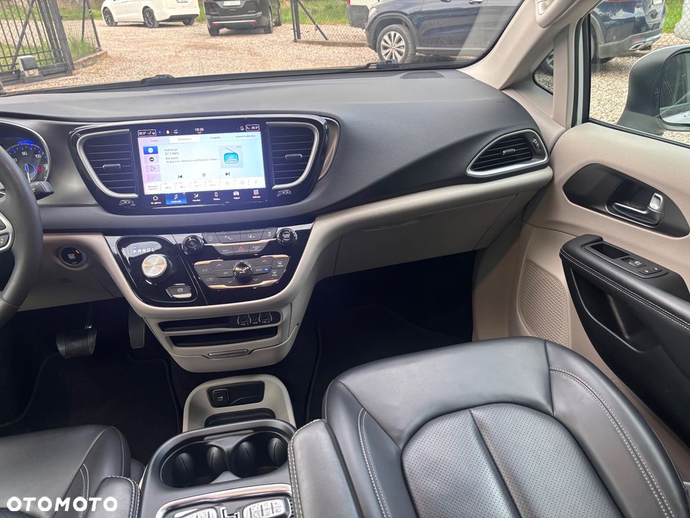Chrysler Pacifica - 23