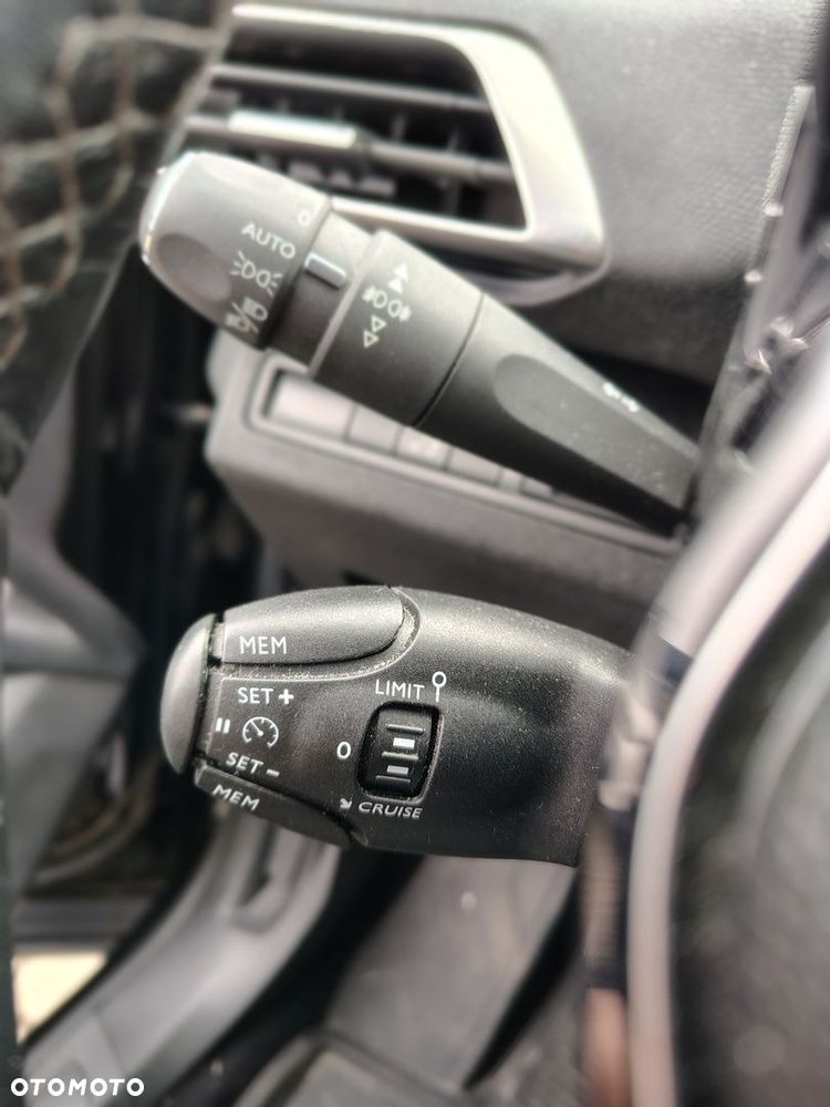 Peugeot 3008 1.2 PureTech GPF Allure S&S - 17