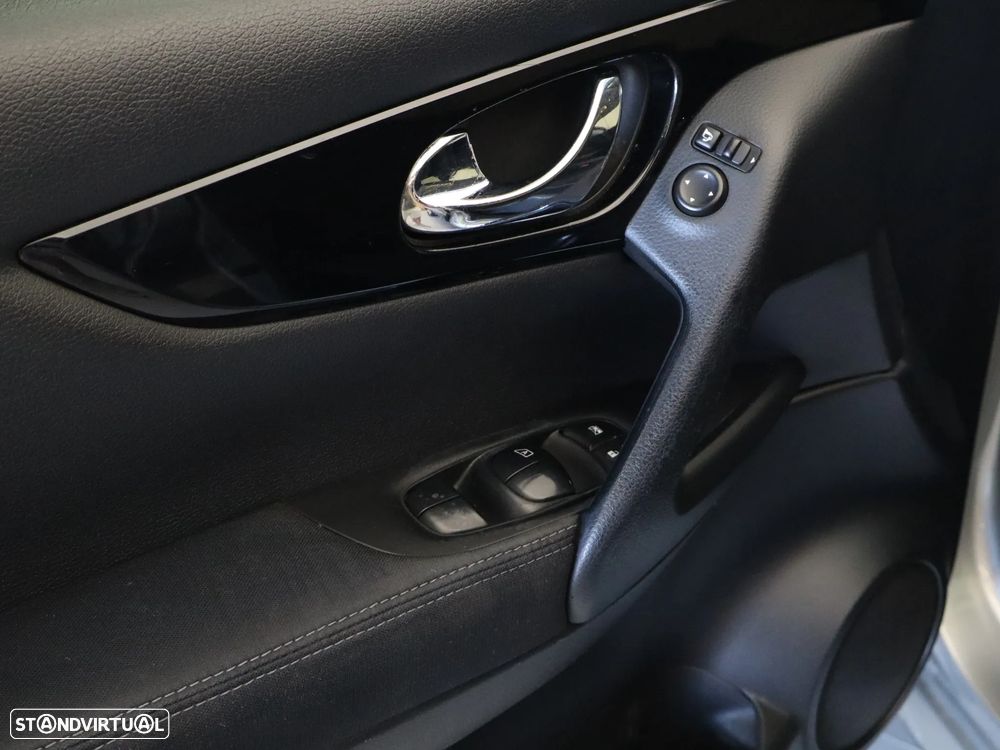 Nissan Qashqai 1.6 dCi Xtronic N-Connecta - 17
