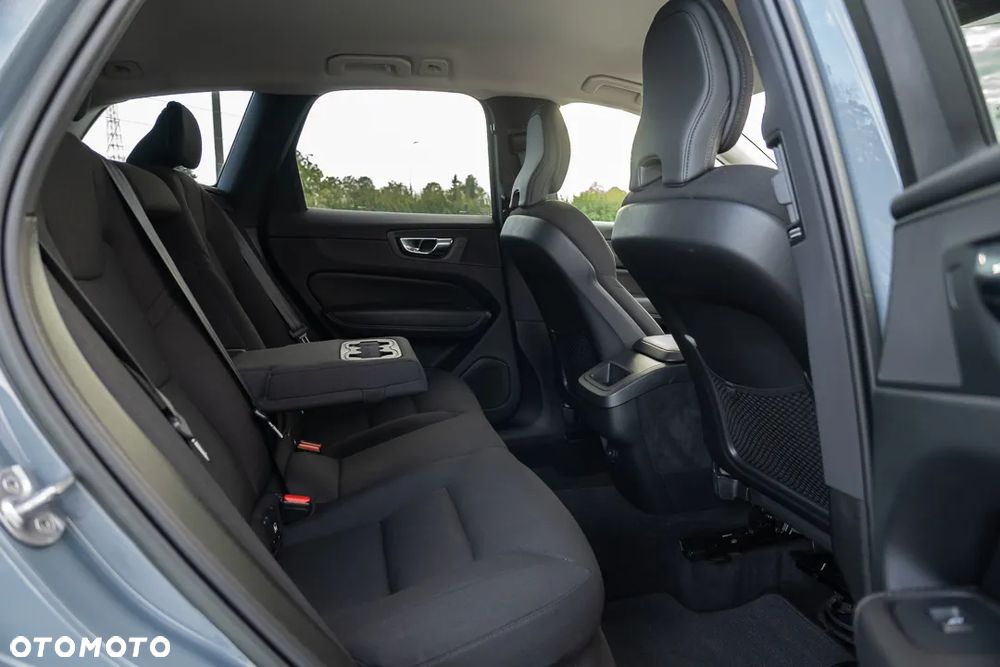 Volvo XC 60 B4 D Geartronic Momentum Pro - 27