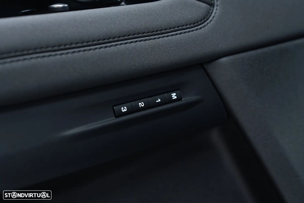 Land Rover Range Rover Evoque 1.5 P300e AWD R-Dynamic SE Auto - 23