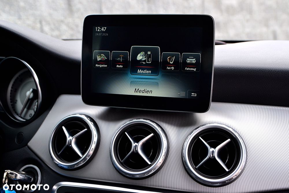 Mercedes-Benz GLA 200 UrbanStyle Edition - 19
