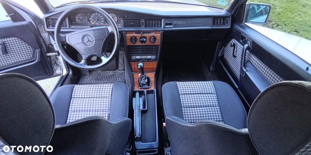 Mercedes-Benz W201 (190) - 37