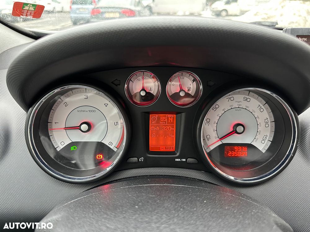 Peugeot 308 HDi FAP 110 EGS6 Platinum - 5