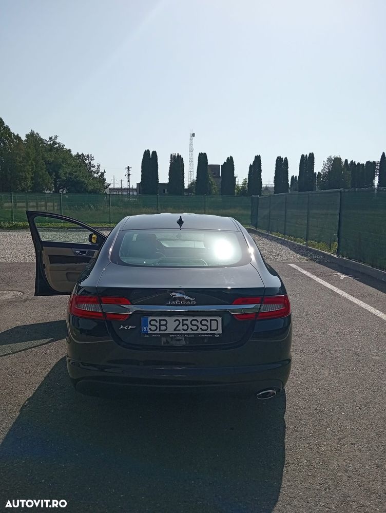 Jaguar XF 20d RWD E-Performance Pure - 6