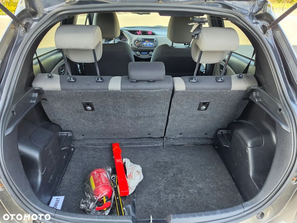 Toyota Yaris Hybrid 100 Selection Pure - 13