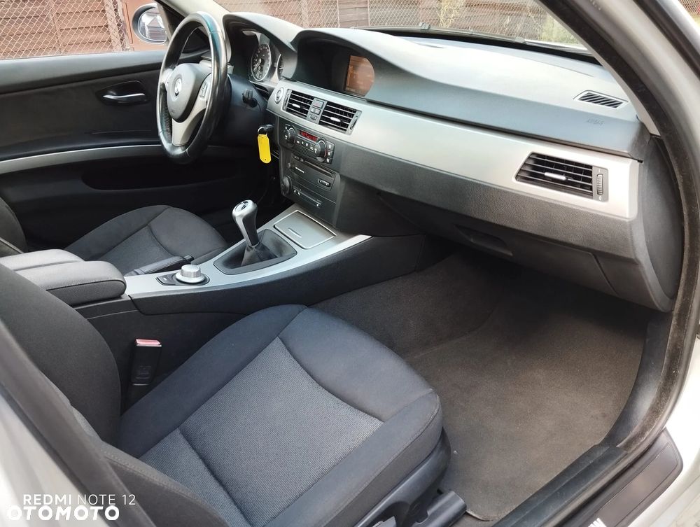 BMW Seria 3 ver-320i - 22