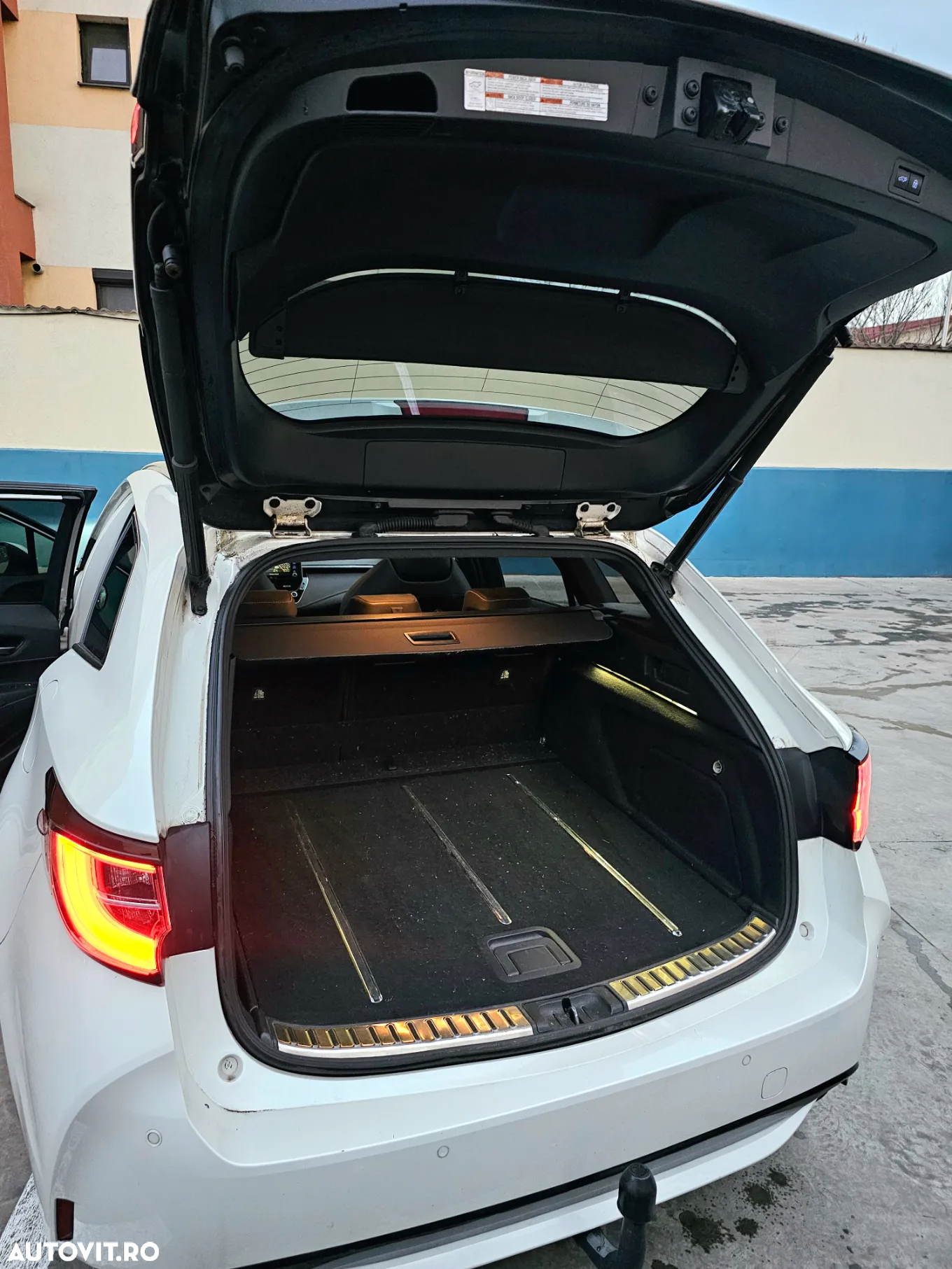 Toyota Corolla 2.0 HSD Exclusive Plus GR Sport Bi-Tone - 7