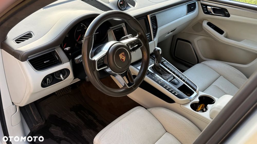 Porsche Macan Turbo PDK - 12