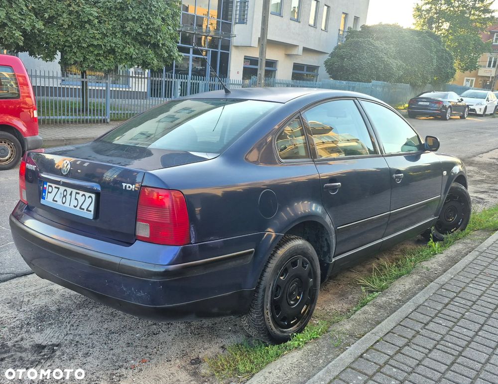 Volkswagen Passat 1.9 TDI Trendline - 3