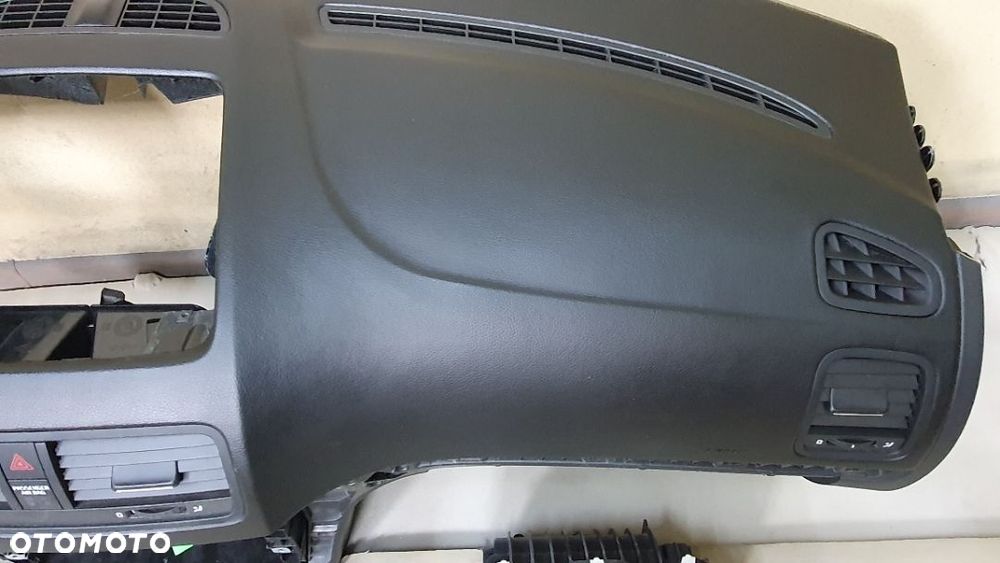 Skoda Yeti Deska kokpit konsola poduszka pasy - 2