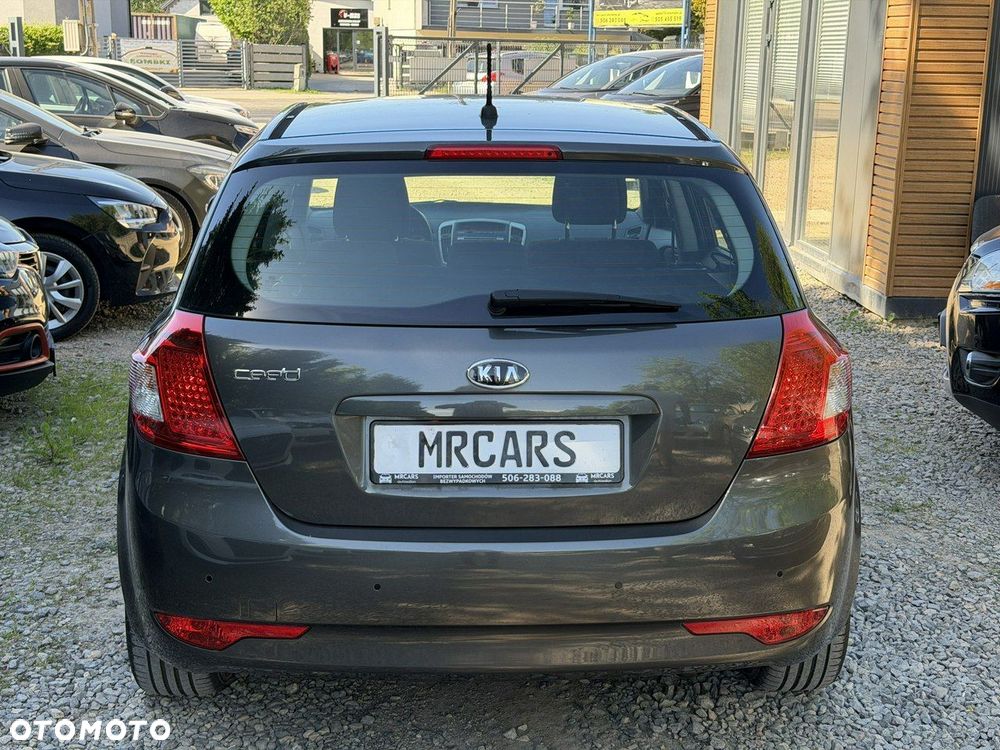 Kia Ceed - 8