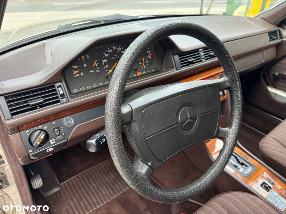 Mercedes-Benz W124 (1984-1993) - 32