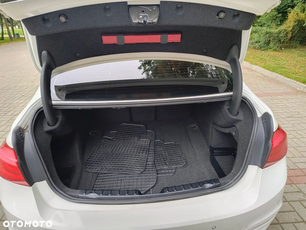 BMW Seria 3 318i - 11