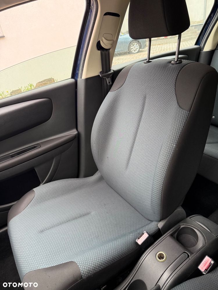 Citroën C4 1.4 16V Style - 11