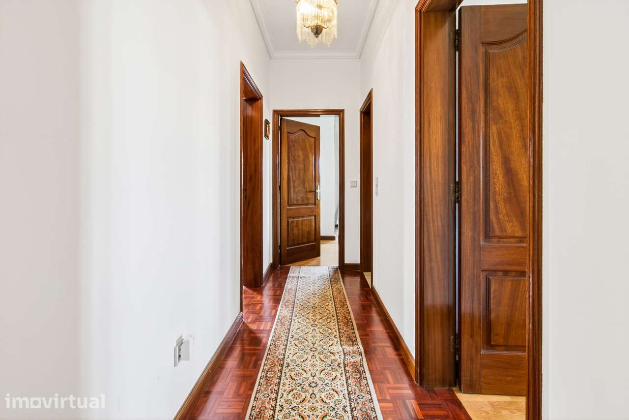 Moradia 4 frentes c/3995m2 terreno - Grande imagem: 3/60