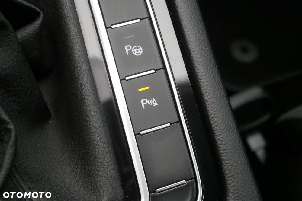 Volkswagen Passat Variant 2.0 TSI Elegance DSG - 20
