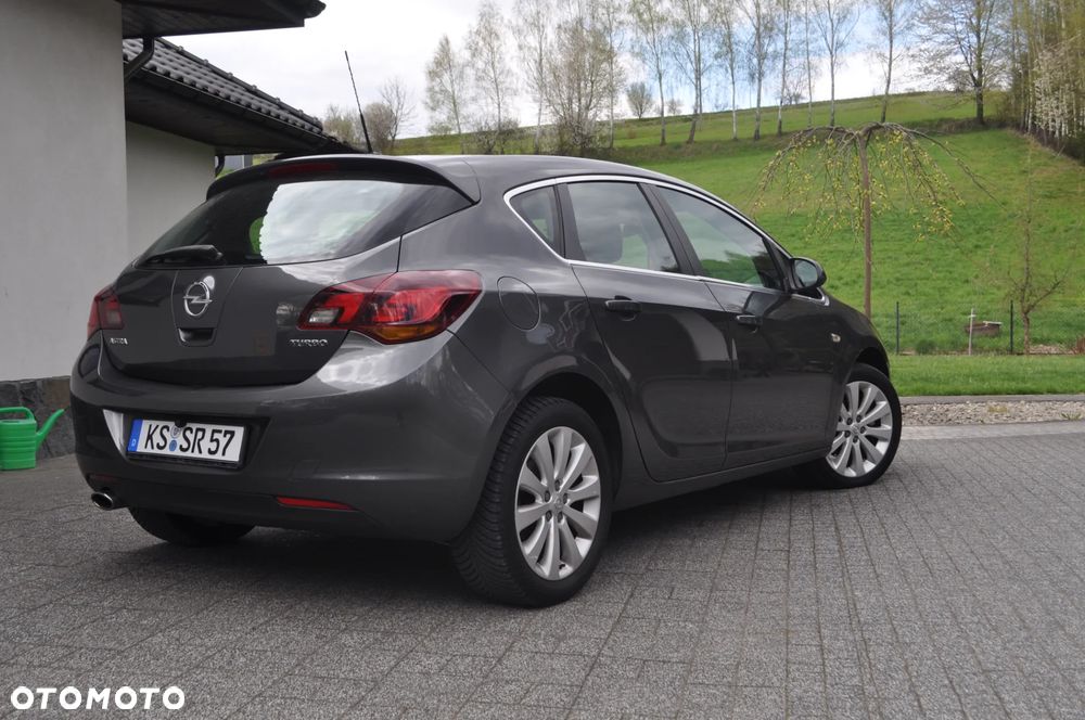 Opel Astra 1.4 Turbo Cosmo - 11