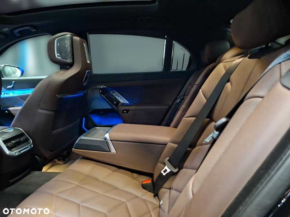 BMW Seria 7 - 18