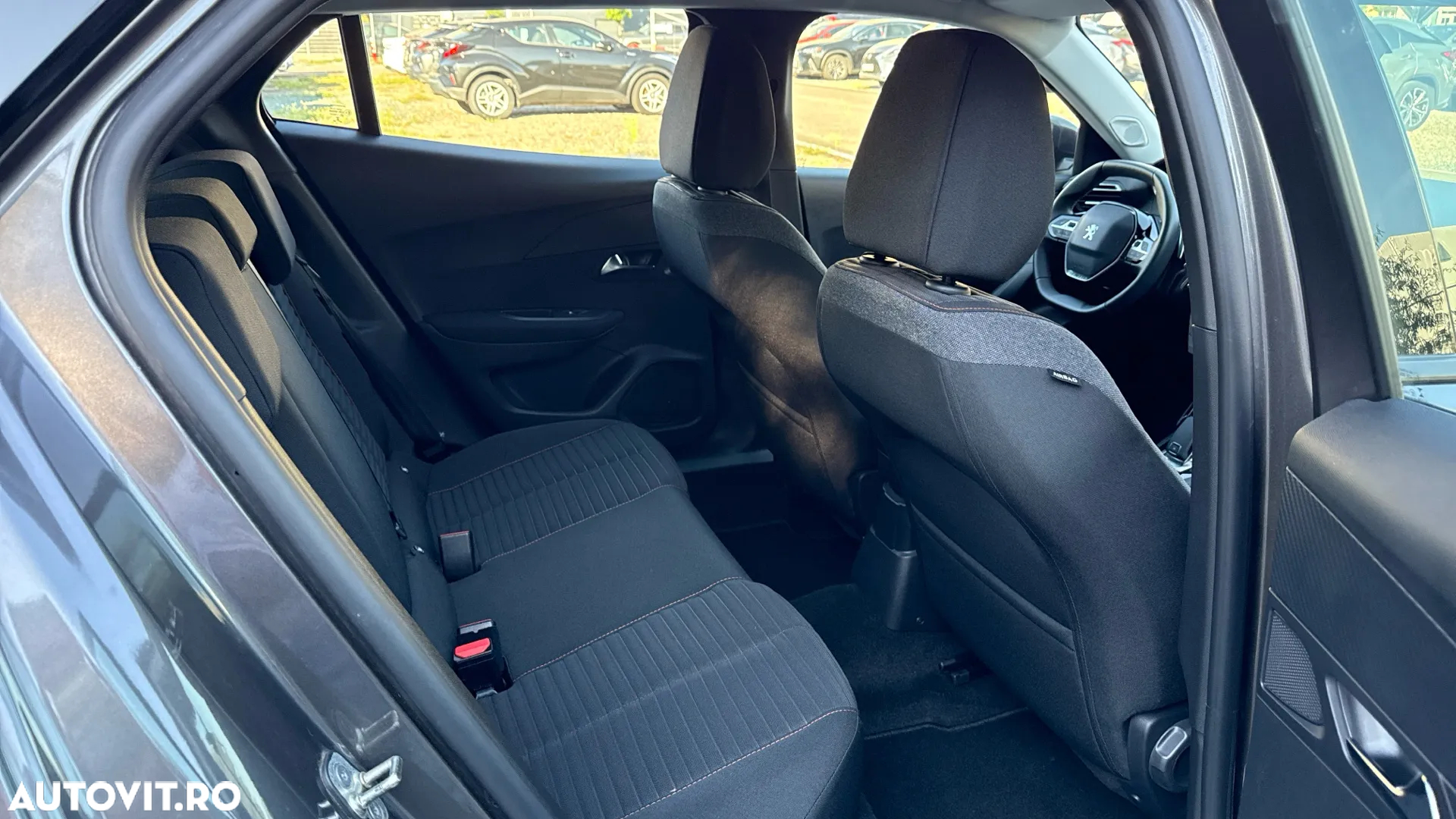 Peugeot 2008 1.5 BlueHDI STT EAT8 Allure - 9