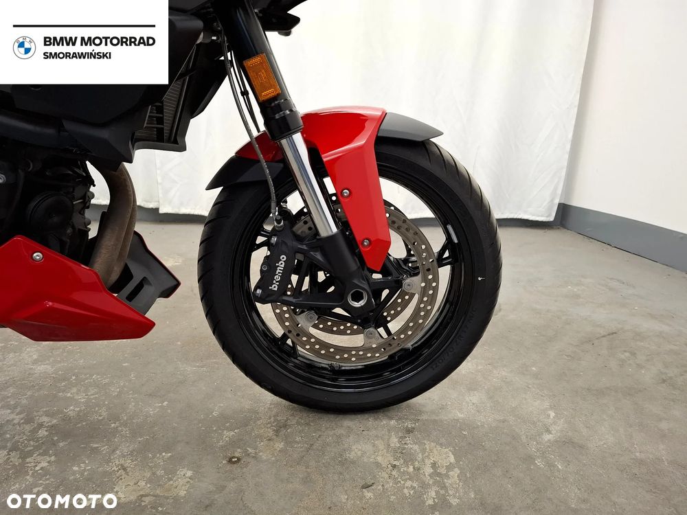 BMW F - 17
